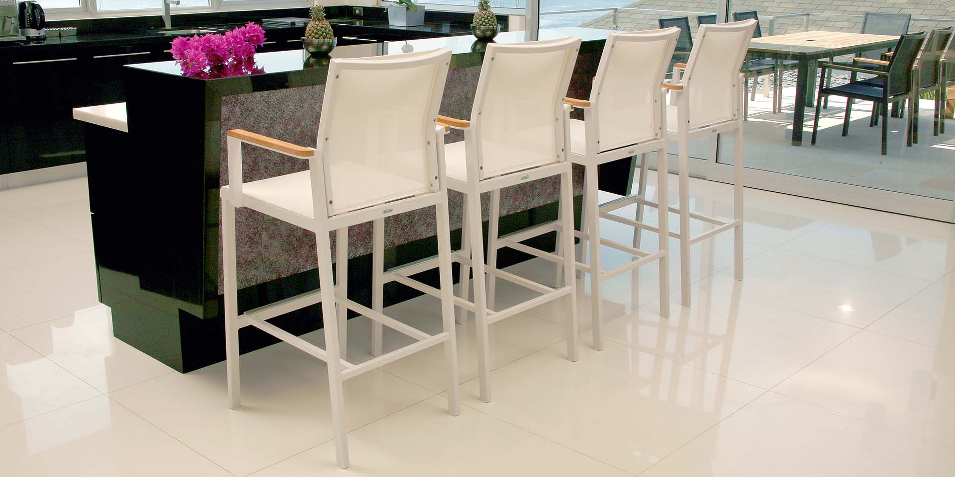 Aura High Dining